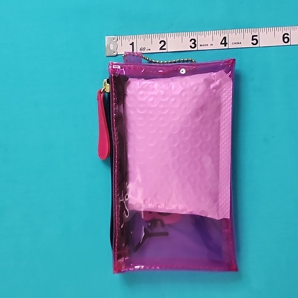 Betsy Johnson Luv Betsey Lips Pink Makeup Bag NWOT - Picture 4 of 4